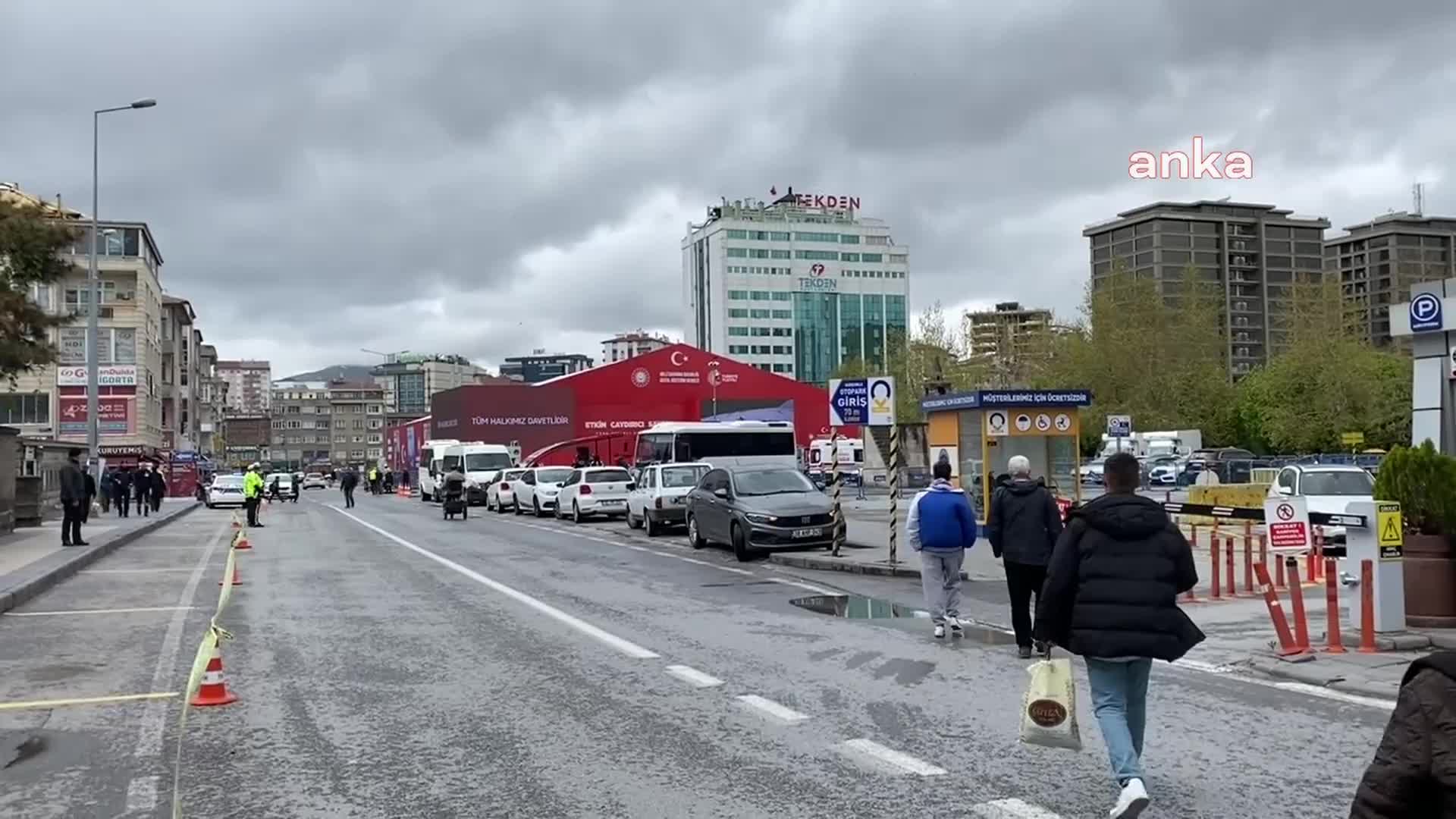 Milli Savunma Bakanlığı, Hulusi Akar’ın Aday Olduğu Kayseri’ye Dijital Gösterim Merkezi Açtı, Akar’ın Pankartı “Milli Savunma Bakanı” Titri İle Kayseri Kalesi’ne Asıldı