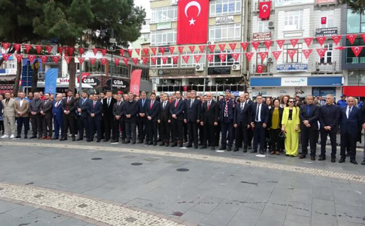 Samsun’da 19 Mayıs Kutlamaları Atatürk Anıtı’ndaki Törenle Başladı