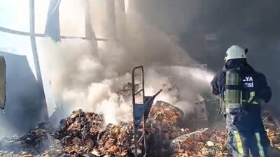 Antalya’da Halk Ekmek Fabrikasının Deposunda Korkutan Yangın