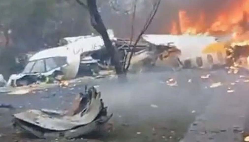 Brezilya'da yolcu uçağı yerleşim yerlerine çarpa çarpa düştü! Brezilya'da Yolcu Uçağı Düştü - Flash Haber