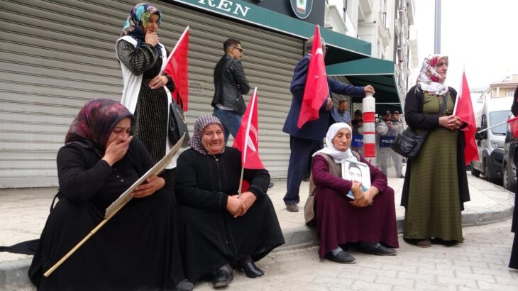 Hakkarili Anne: “Oğlumu Elini Kolunu Bağlayarak İnfaz Ettiler”