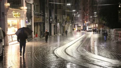 İstanbul’da gök gürültülü sağanak etkisini gösterdi!