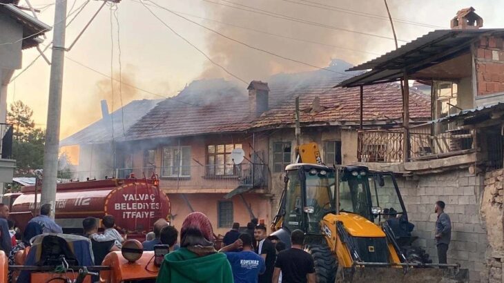 Isparta’da Çıkan Yangında İki Ev Kullanılamaz Hale Geldi