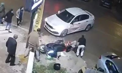 Bursa’da otomobille motosikletin çarpıştığı kaza kamerada