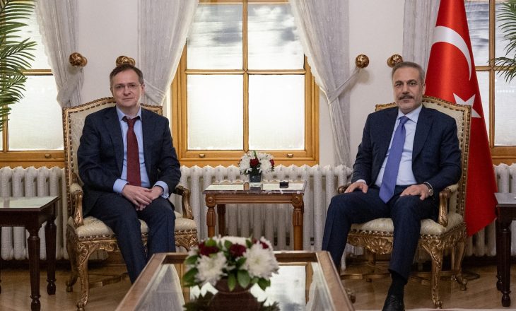 Rus heyeti Dolmabahçe’de! Bakan Fidan, Medinskiy ile görüştü