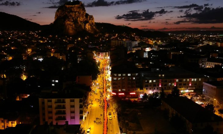 1000 metrelik Türk bayrağıyla “Gençlik Yürüyüşü”