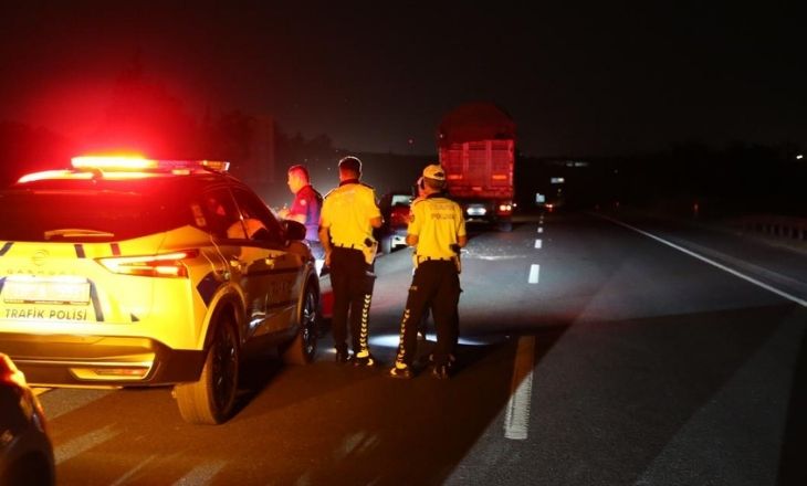Dur ihtarına uymayan sürücü polise çarptı