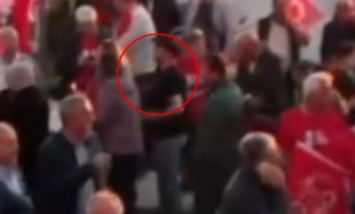 Miting alanında telefon hırsızlığı! O anlar kamerada