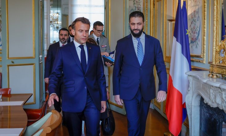 Macron açıkladı: “Suriye’ye yönelik ‘yaptırımlar kademeli olarak kaldırılmaya’ devam edilecek”