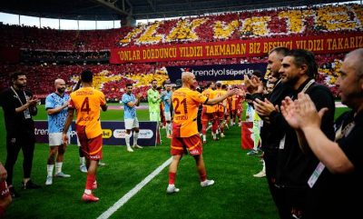  Başakşehir, şampiyon Galatasaray’ı alkışladı