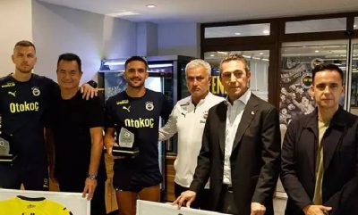 Fenerbahçe Başkanı Ali Koç, Tadic ve Dzeko’ya teşekkür plaketi verdi