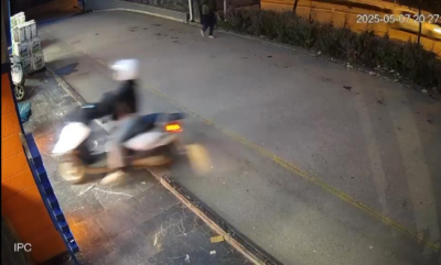 Motosikletle petshop mağazasına daldı