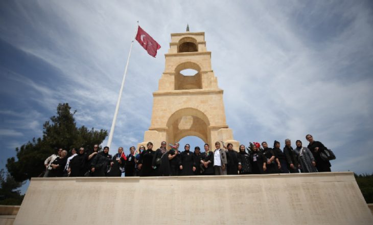 Azerbaycanlı şehit aileleri Tarihi Gelibolu Yarımadası’nı gezdi
