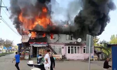 Bakkal ve ev alevlere teslim oldu