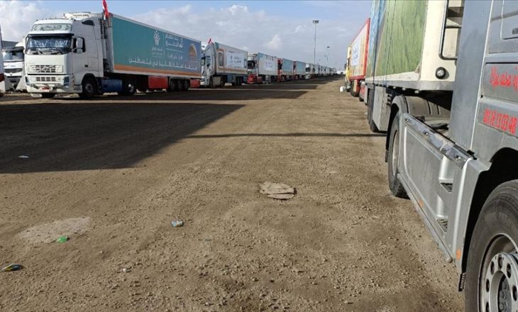 İsrail’in Gazze’ye giriş yaptığını söylediği 93 tır insani yardım Filistinlilere ulaştırılmadı