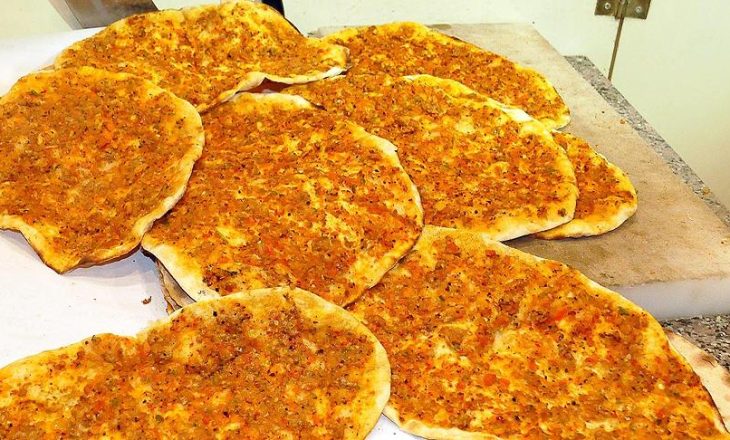 Lahmacunda kanatlı eti bulundu