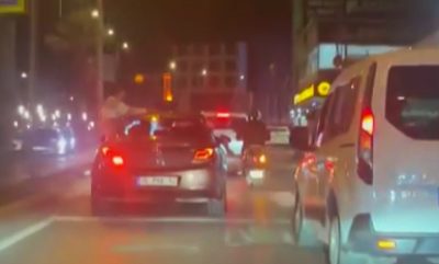 Düğün konvoyu trafiği felç etti
