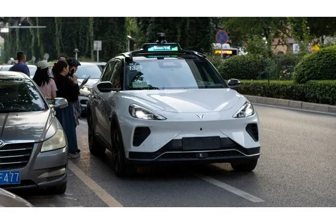 Çinli şirket sürücüsüz taksi için Avrupa’ya açılıyor