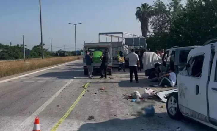 Kamyon 3 araca çarptı! Ölü ve yaralılar var