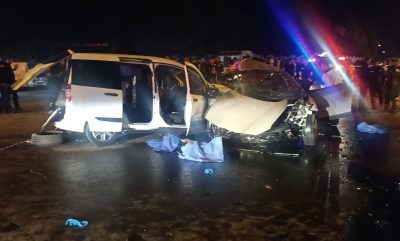 İki araç kafa kafaya çarpıştı: 5 ölü, 2 yaralı