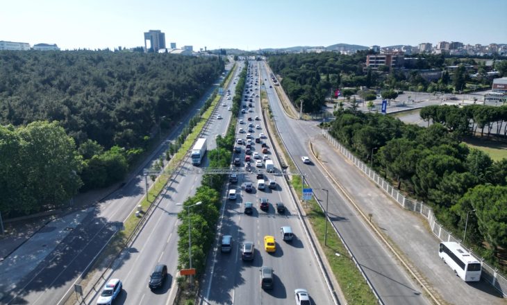 Kurban Bayramı dönüşünde kilometrelerce trafik kuyruğu oluştu