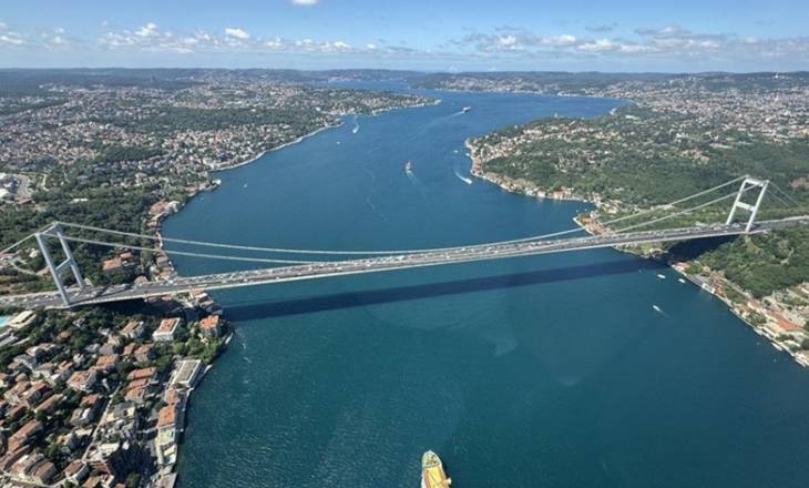 İstanbul Boğazı’nda gemi trafiği çift yönlü askıya alındı